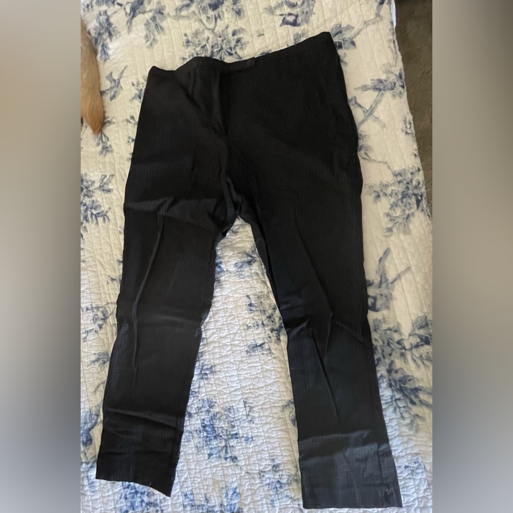 Skinny capris slacks.